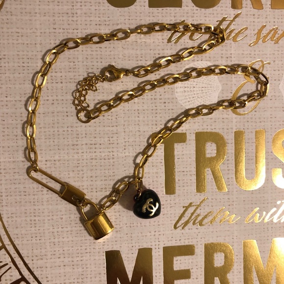 CHANEL Auth. Charm 3D Heart onto Love Lock Pendant Necklace SS … - Picture 8 of 13